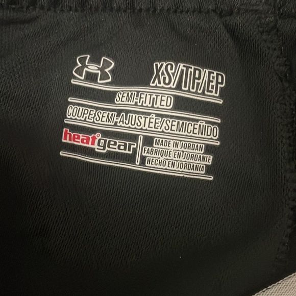 UNDER Armour Gym Shorts - Picture 3 of 3